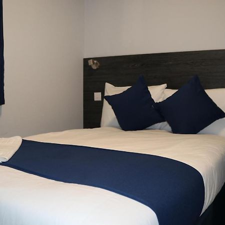 אילפורד Blue Sapphire Hotel מראה חיצוני תמונה