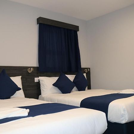 אילפורד Blue Sapphire Hotel מראה חיצוני תמונה