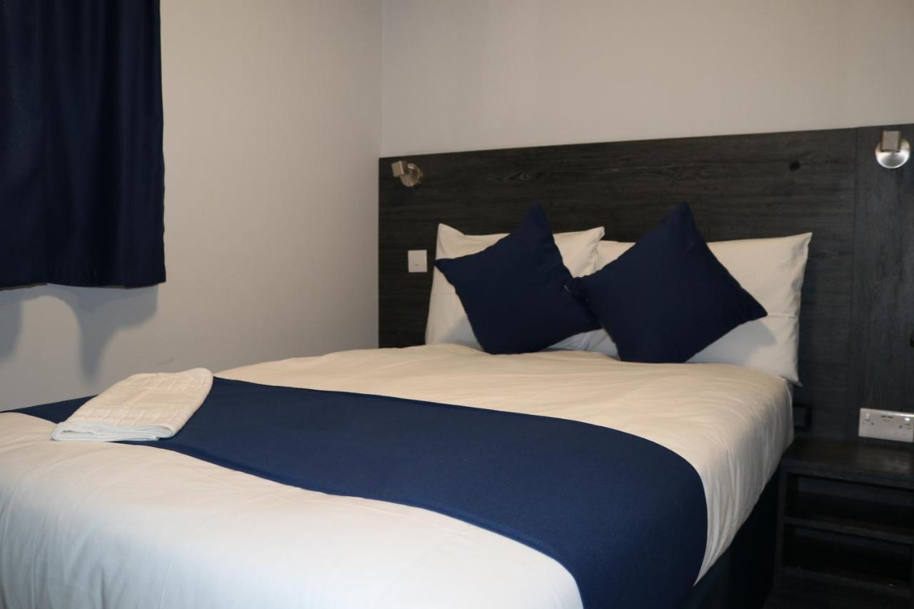 אילפורד Blue Sapphire Hotel מראה חיצוני תמונה