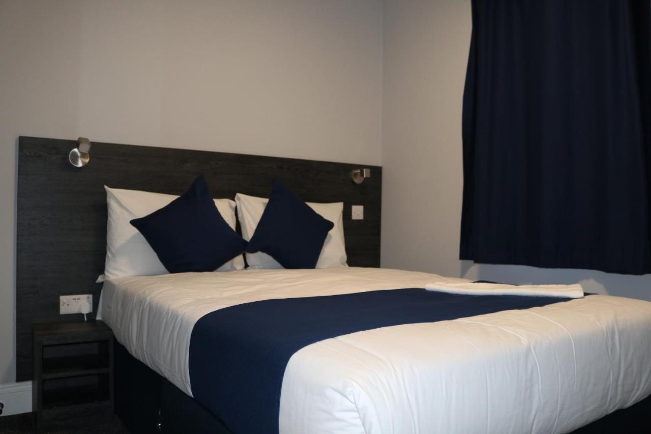 אילפורד Blue Sapphire Hotel מראה חיצוני תמונה