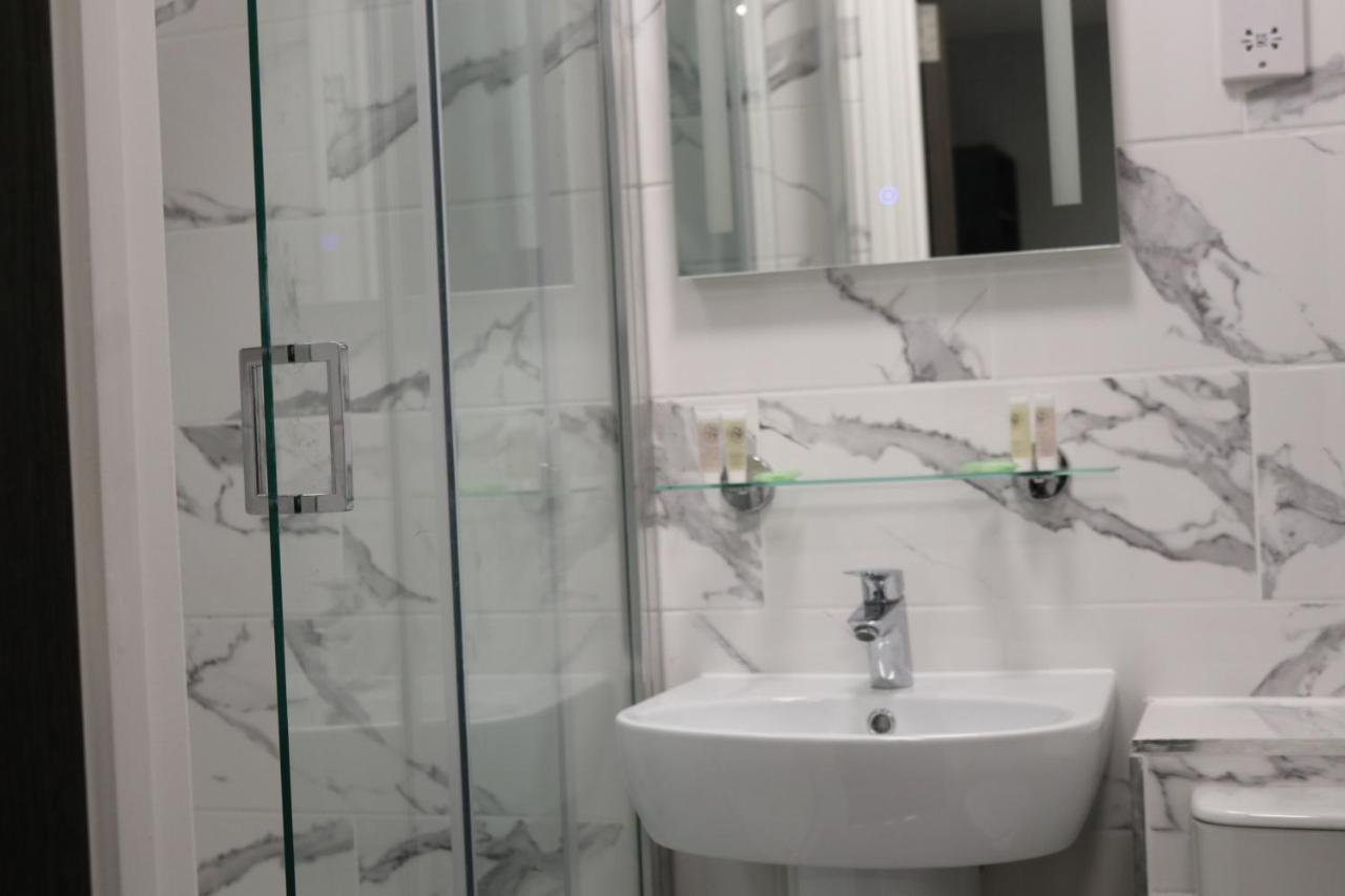 אילפורד Blue Sapphire Hotel מראה חיצוני תמונה