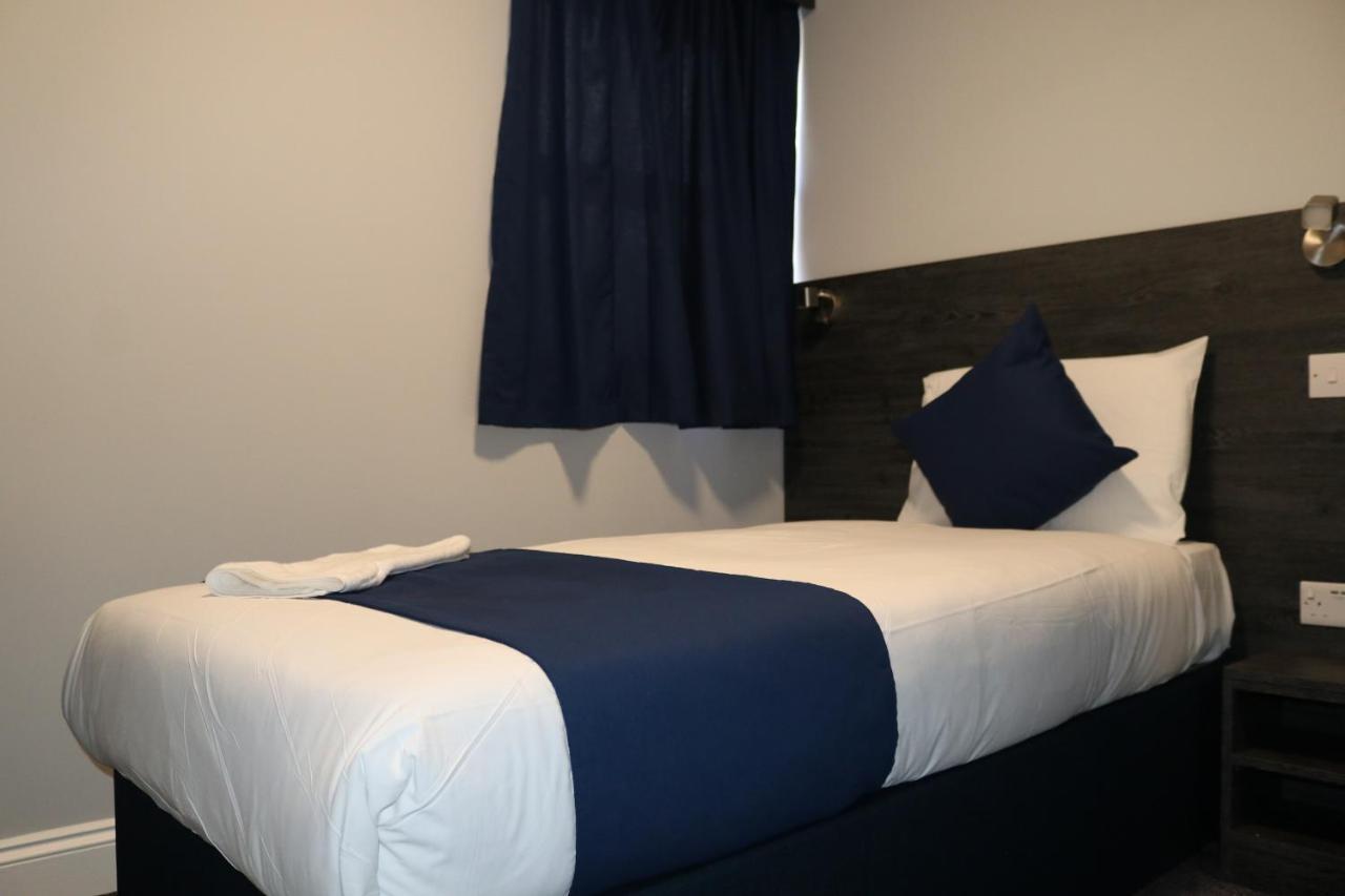 אילפורד Blue Sapphire Hotel מראה חיצוני תמונה