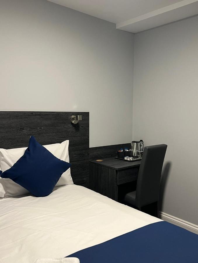 אילפורד Blue Sapphire Hotel מראה חיצוני תמונה