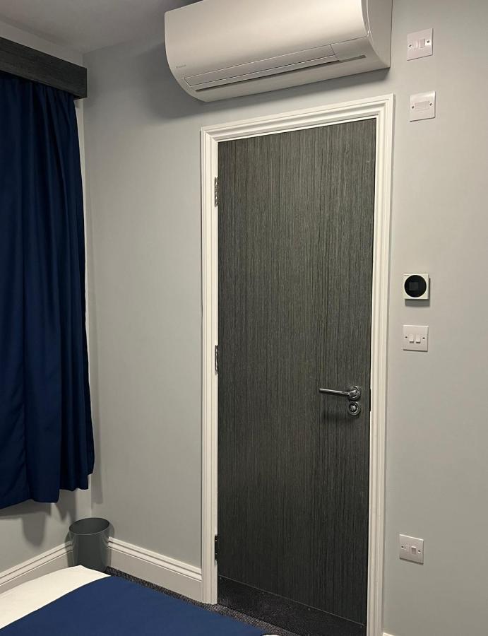אילפורד Blue Sapphire Hotel מראה חיצוני תמונה