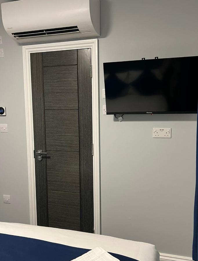 אילפורד Blue Sapphire Hotel מראה חיצוני תמונה