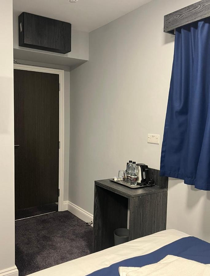 אילפורד Blue Sapphire Hotel מראה חיצוני תמונה