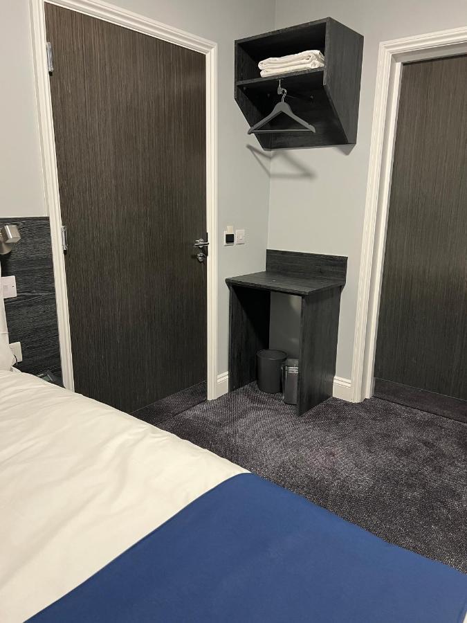 אילפורד Blue Sapphire Hotel מראה חיצוני תמונה