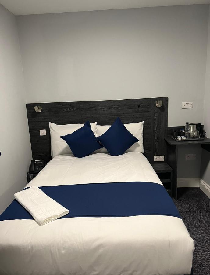 אילפורד Blue Sapphire Hotel מראה חיצוני תמונה