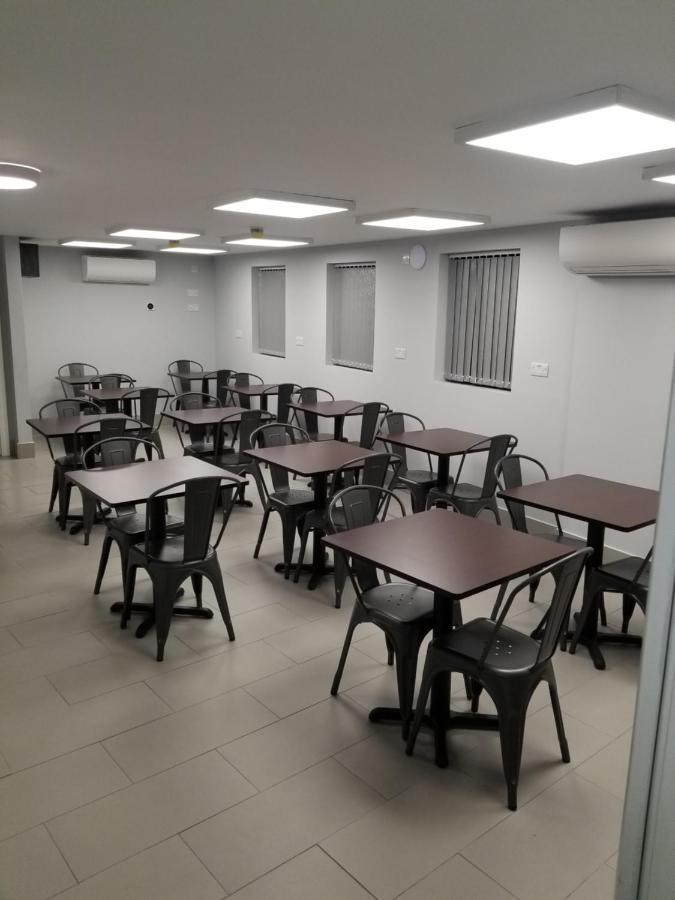 אילפורד Blue Sapphire Hotel מראה חיצוני תמונה